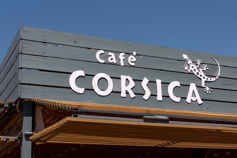 Вывеска Café Corsica