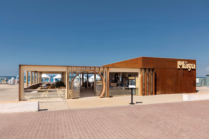 Фасад кафе Playa на набережной